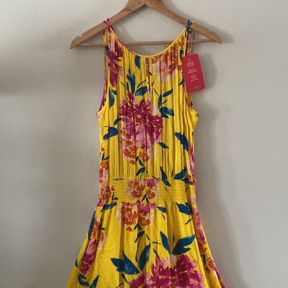 NWT evereve Allison Joy Catalina  MAXI DRESS yellow floral size  M 100% rayon - Picture 2 of 16